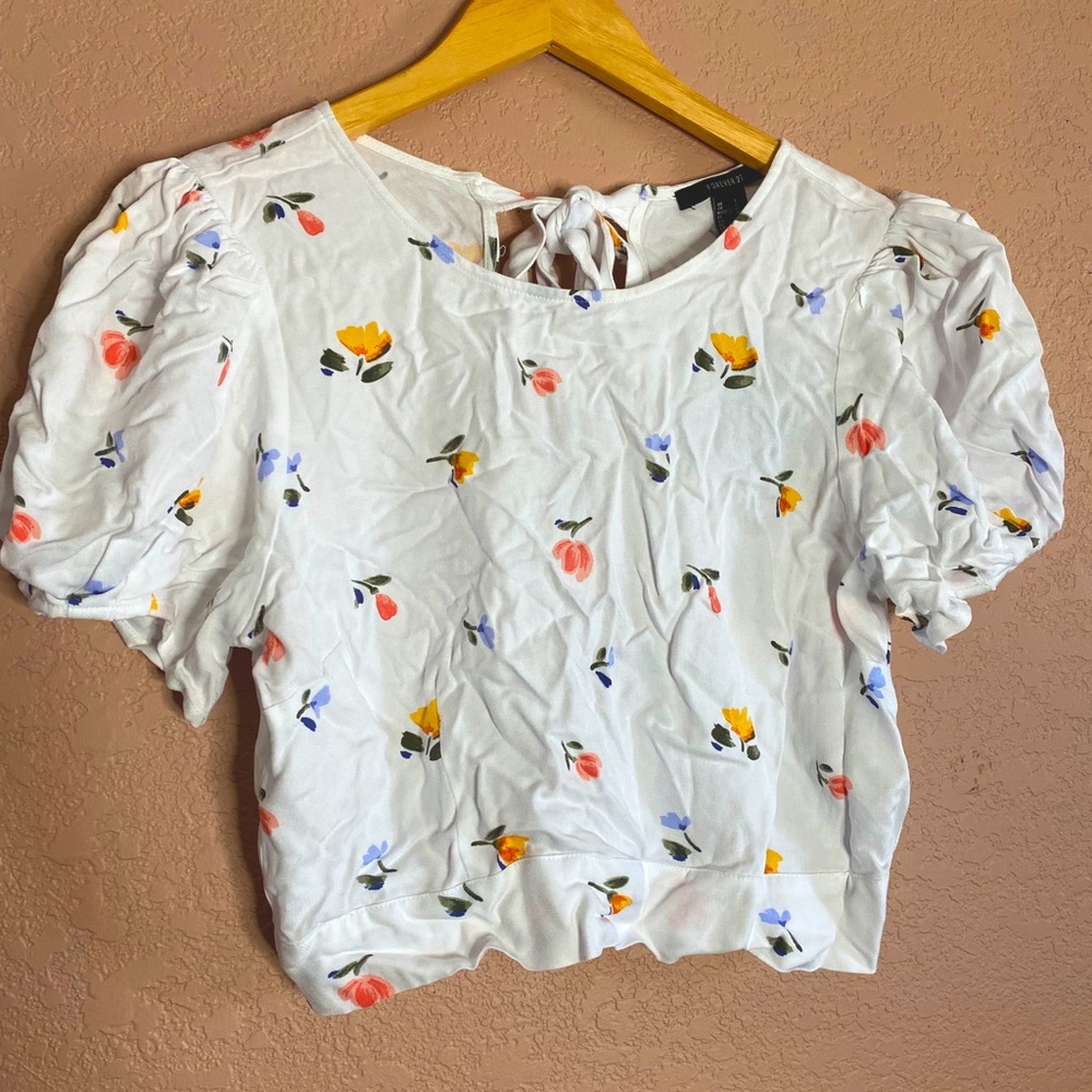 Forever 21 floral crop blouse